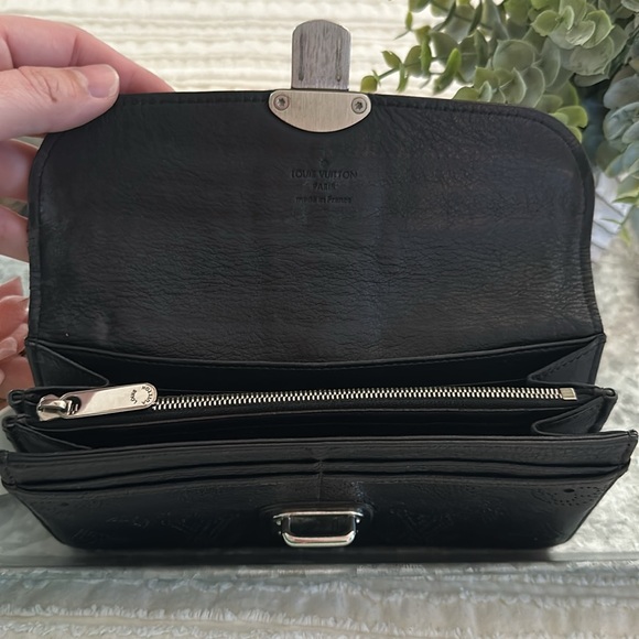 Louis Vuitton Mahina Wallet - Picture 6 of 16
